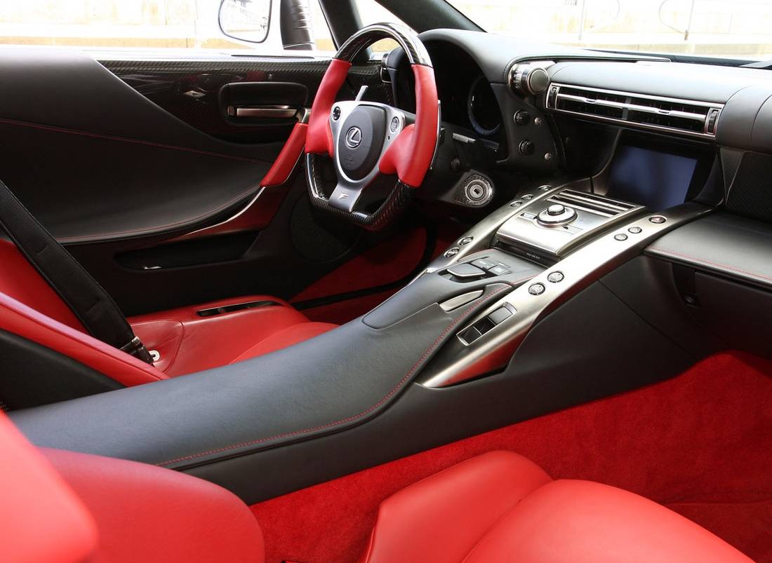 Lexus-LFA-Interior-2