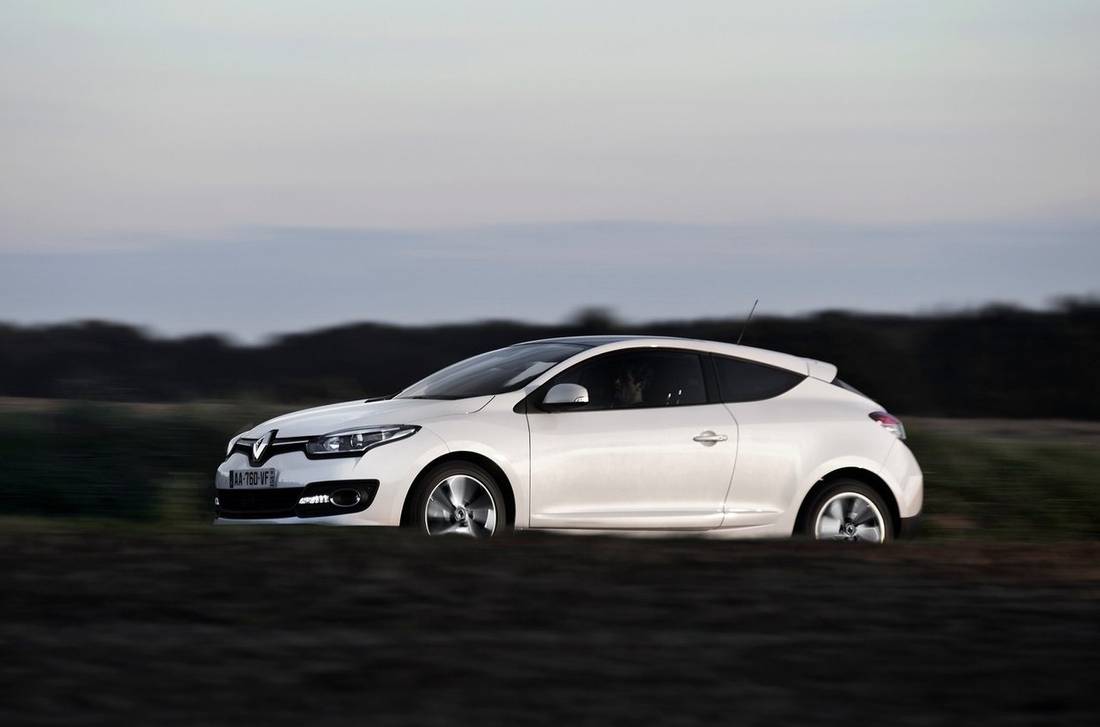 renault-megane-coupe-side