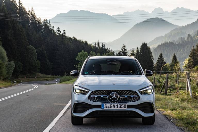 Mercedes-Benz-GLA-250-4Matic-Front