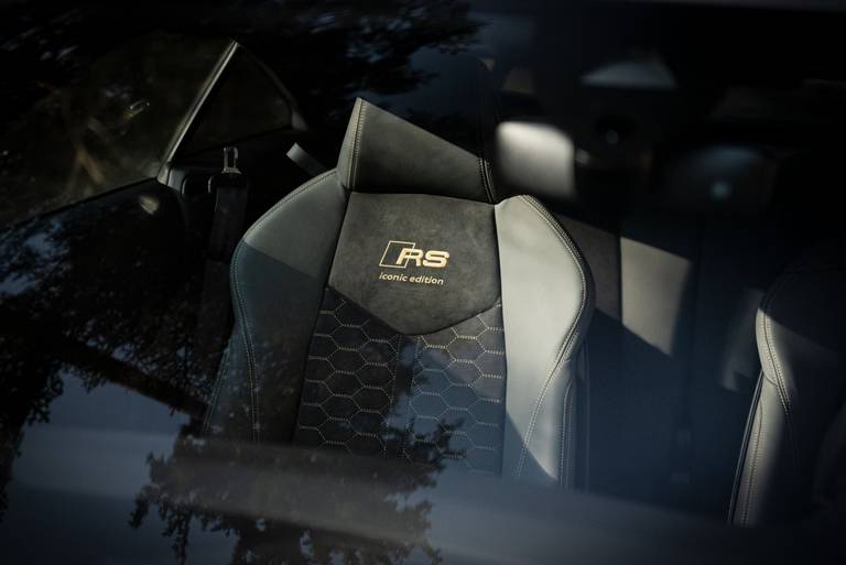 Audi-TT-RS-iconic-edition-Seat