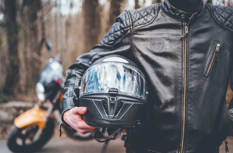 Lederkombi reinigen: So pflegen Sie Ihre Motorradkleidung richtig