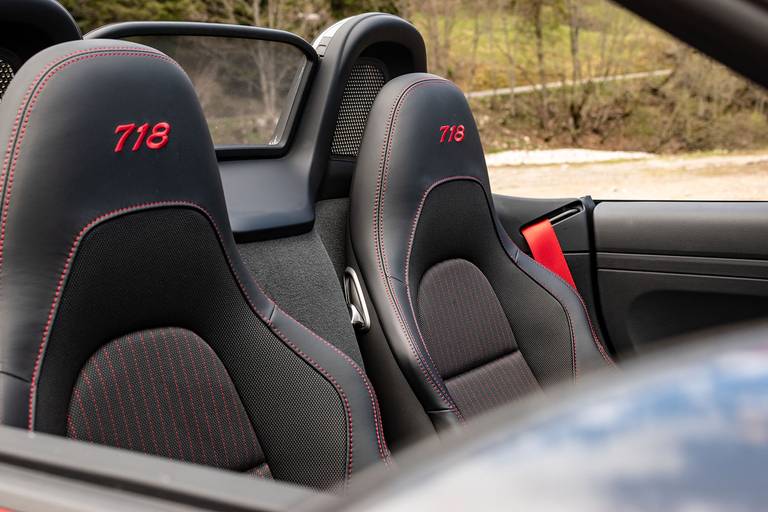 Porsche-Boxster-T-Hero-seats