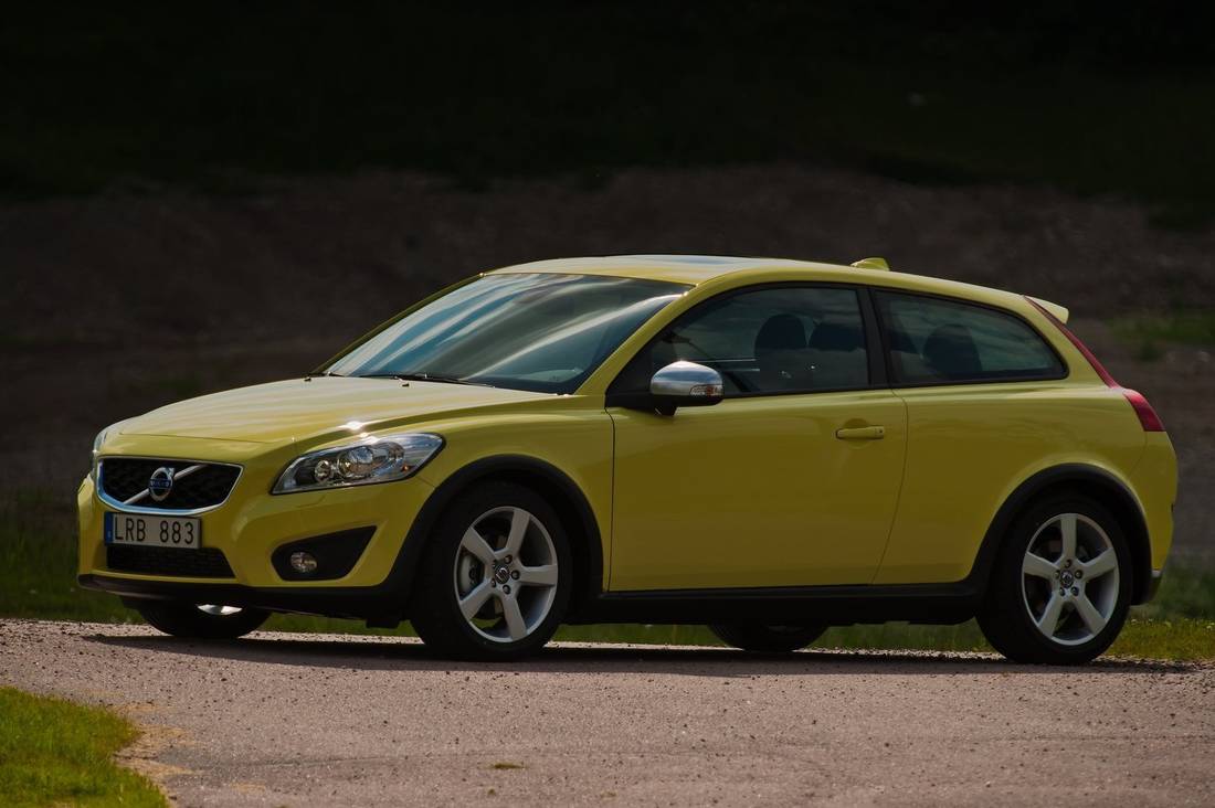 volvo-c30-yellow-side