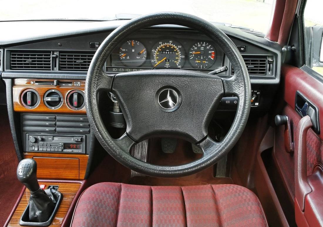 Mercedes-Benz-190E interior