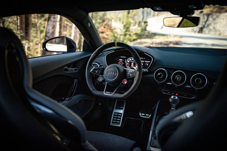 Audi-TT-RS-iconic-edition-Interior