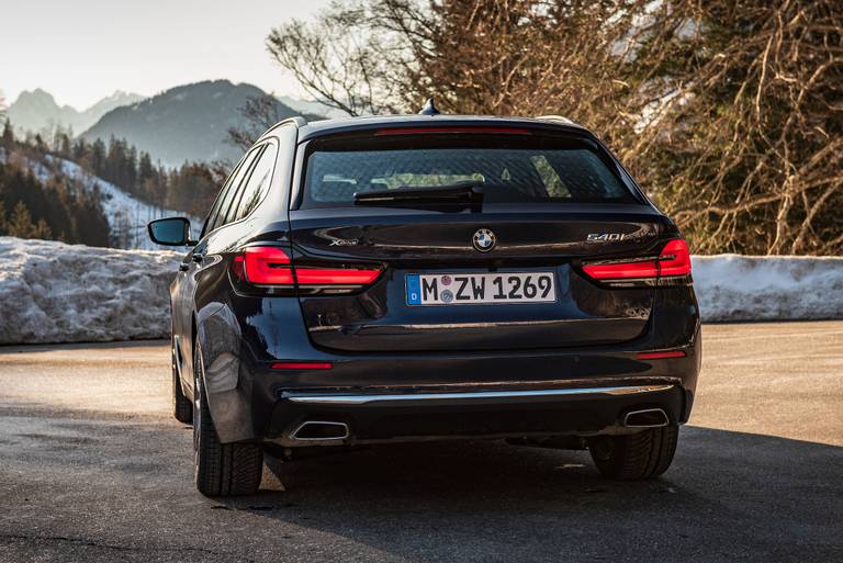 BMW-540i-xDrive-Touring-G31-Hero