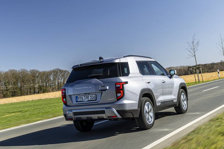  Neben dem Tivoli werden auch die Modelle Korando und Torres als Nomad-Variante angeboten.