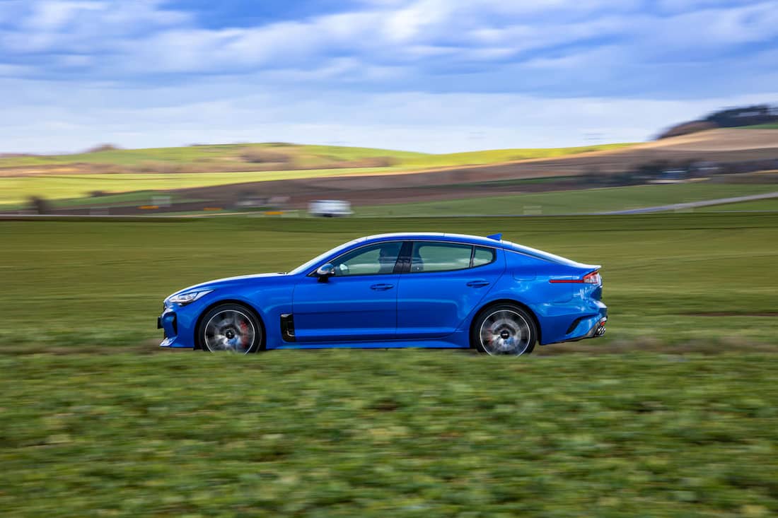 AS24 Kia Stinger GT 2021 rijdend profiel