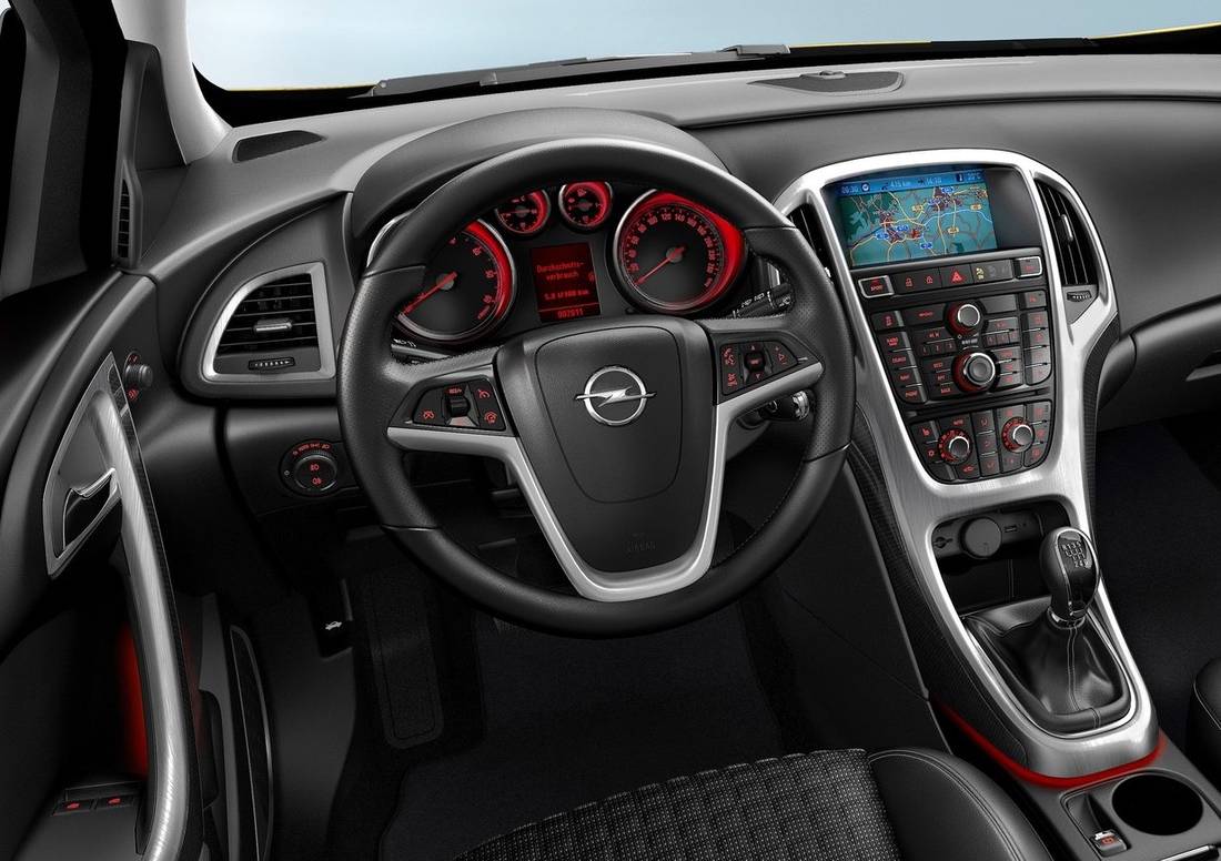 Opel-Astra-GTC-Interior