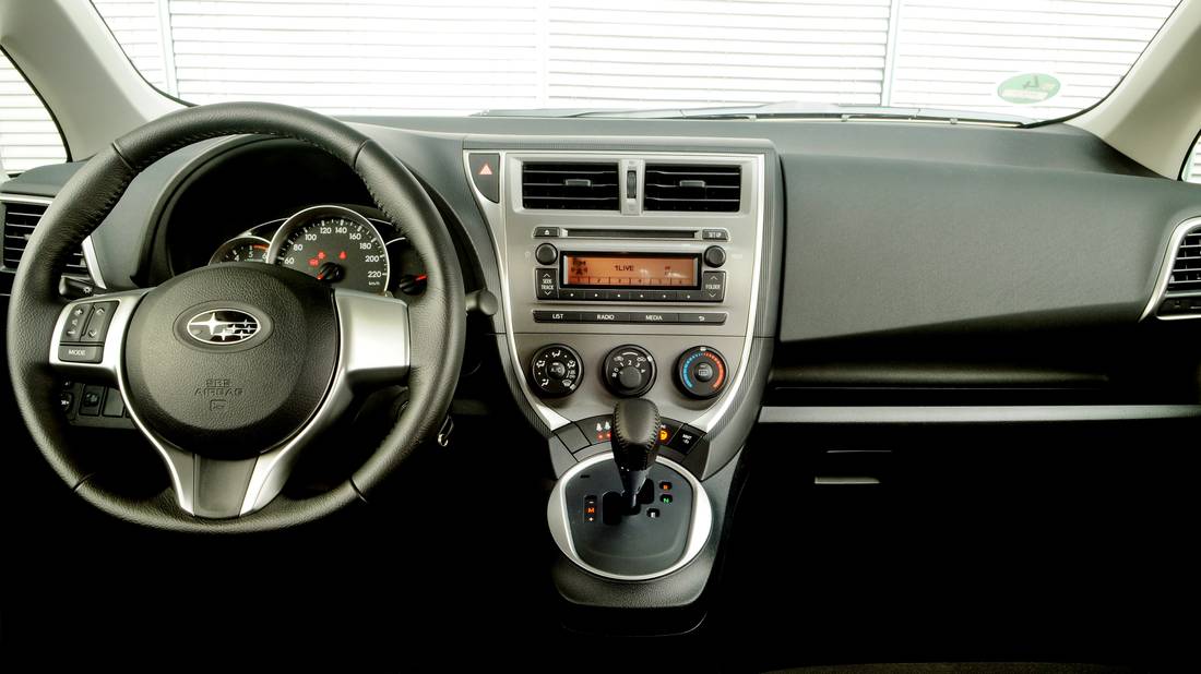 subaru-trezia-interior