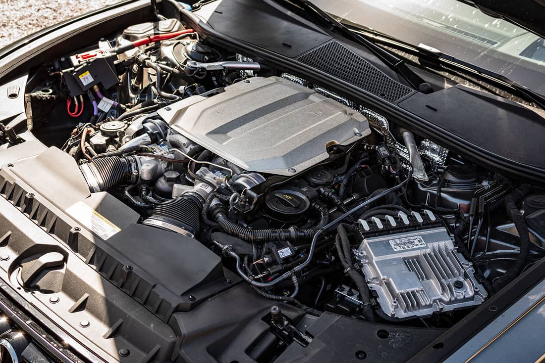 Audi-RS6-Avant-2020-Engine