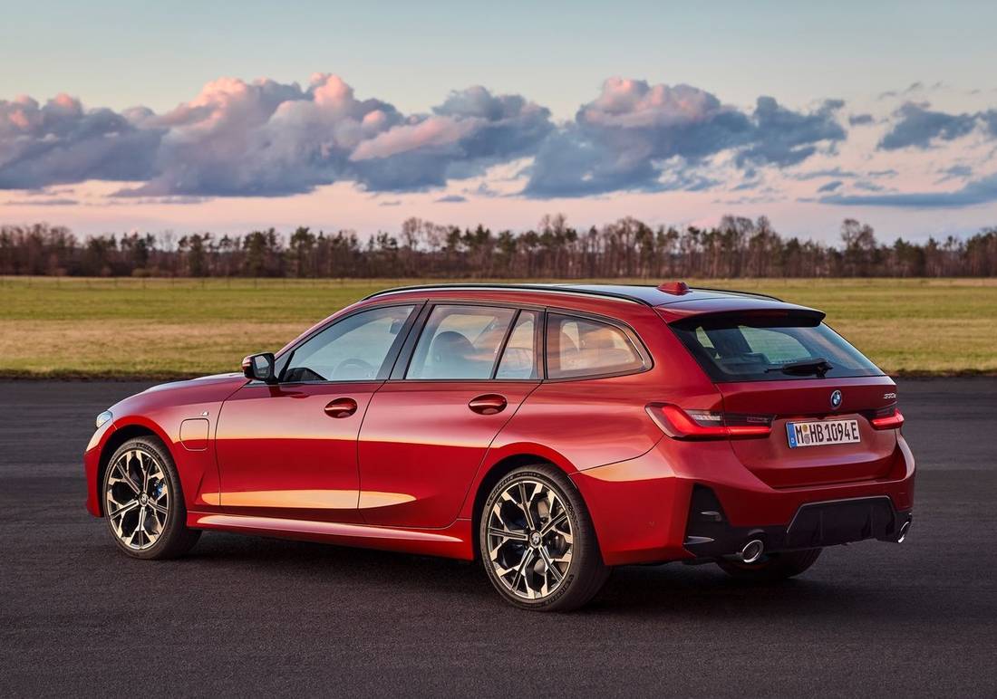 BMW-3-Series Touring-2025