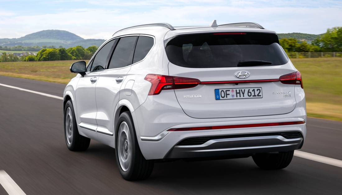 hyundai-santa-fe-back