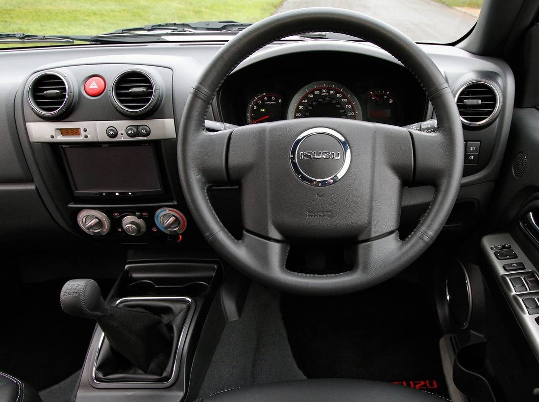 isuzu-rodeo-interior