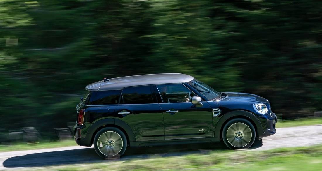 mini-one-countryman-side