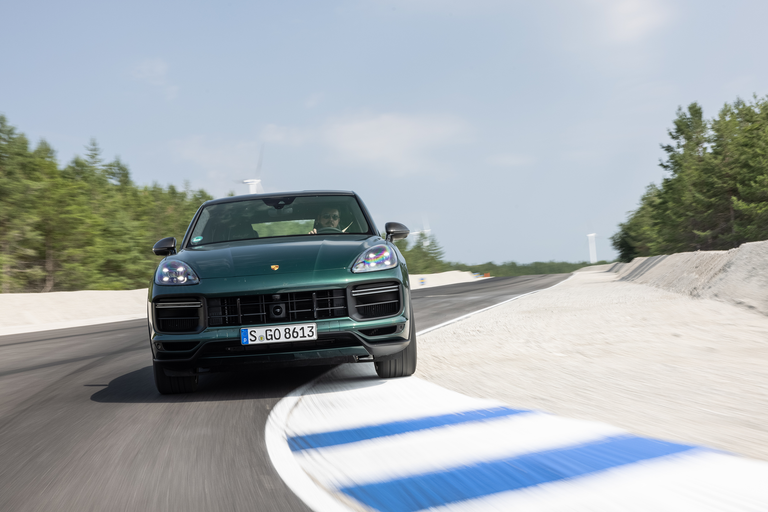 Porsche-Cayenne-Turbo-GT-Dynamic