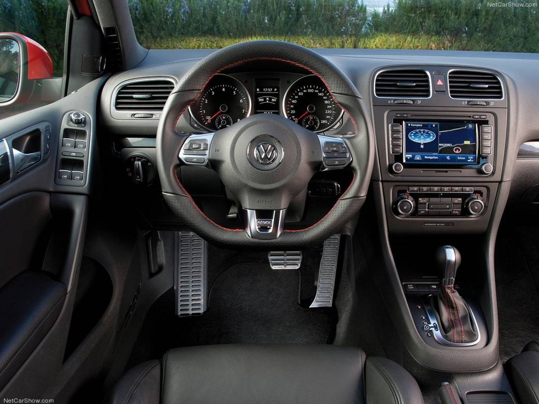 Volkswagen-Golf_GTI-2010-1024-39.jpg