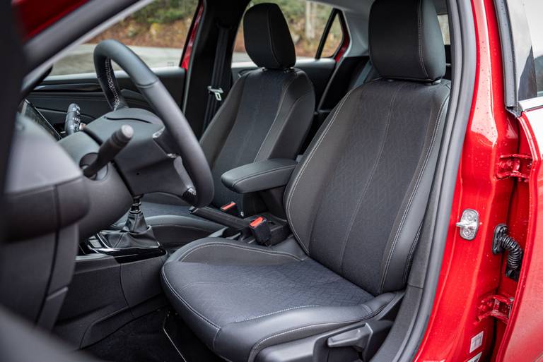 Opel-Corsa-F-2021-Seats