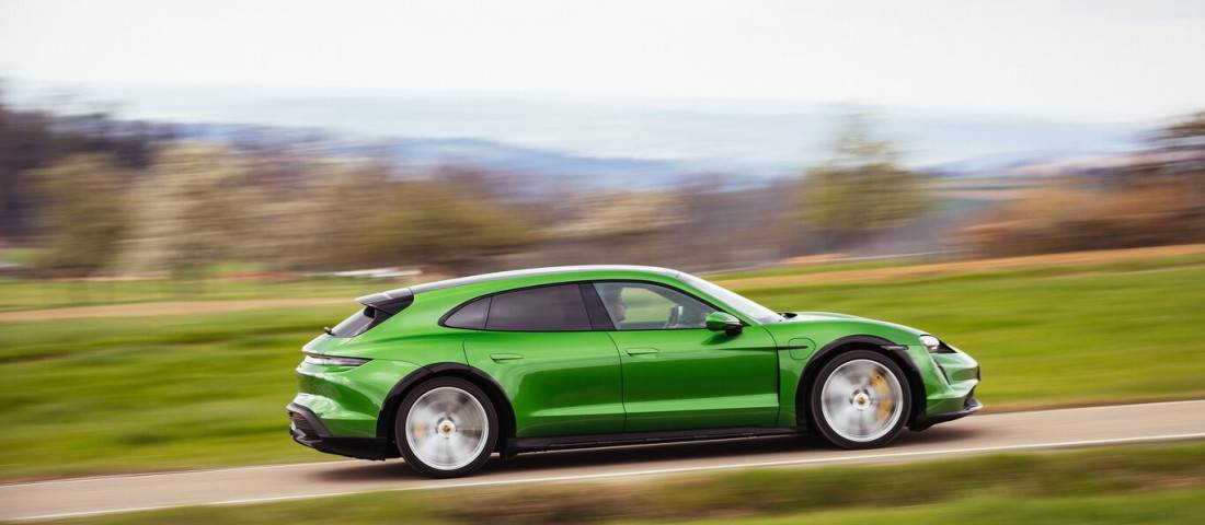 porsche-taycan-cross-turismo-side-1100