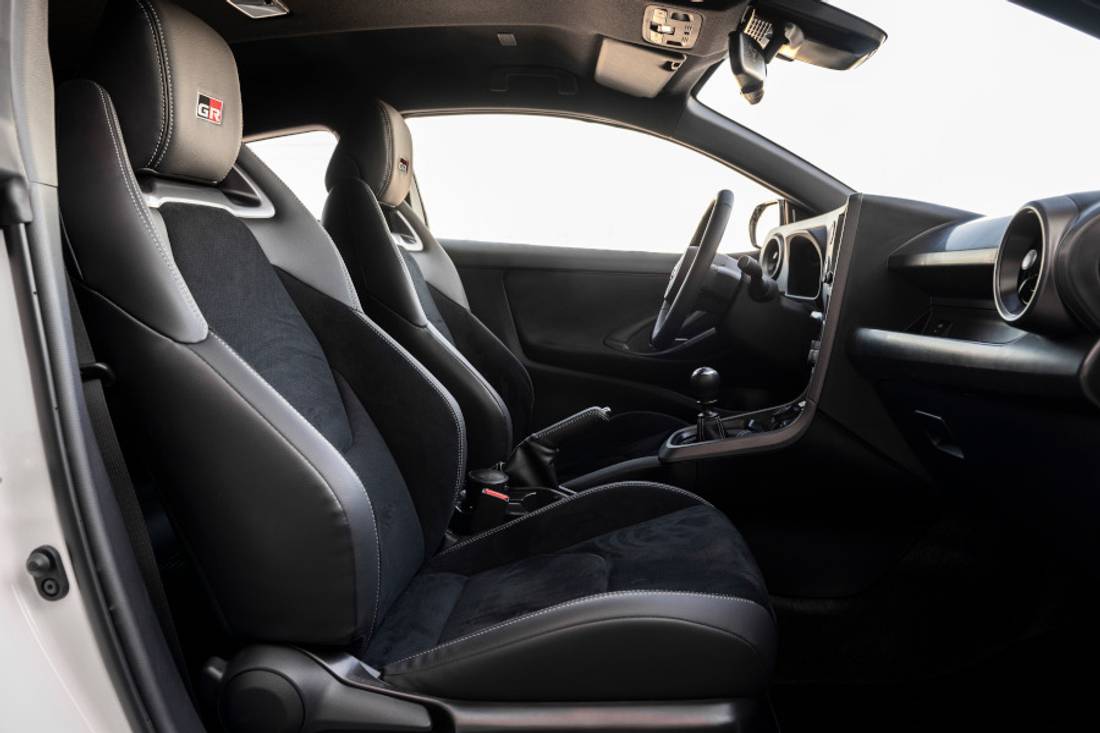 interior-toyota-gr-yaris-2024 (4)