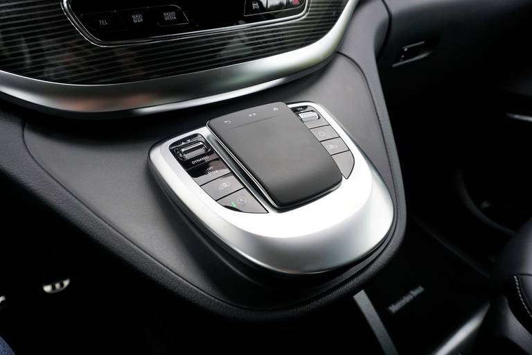 Mercedes-Benz V-Klasse V300d Int MBUX Touchpad