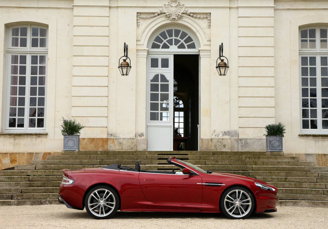 aston-martin-dbs-side