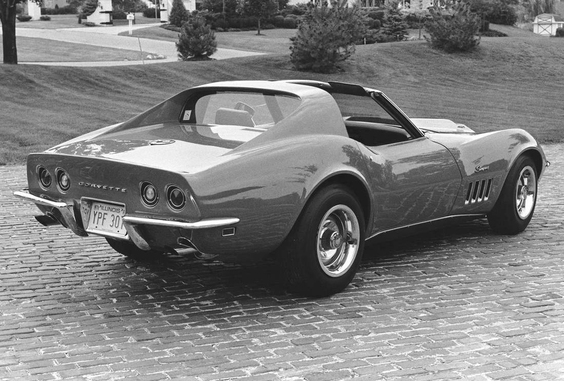 chevrolet-corvette-c3-cabrio-back