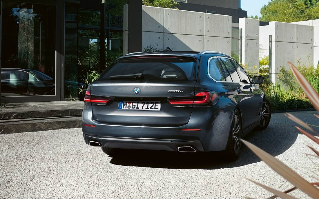 https://www.autoscout24.de/cms-content-assets/guAKSHfDoTpmVnwQbVXUz-819a3278245201fbfca020f736dc0a9e-bmw-5-touring-530e-back-1100.jpg