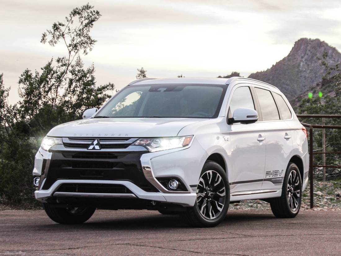 Mitsubishi Outlander PHEV Front