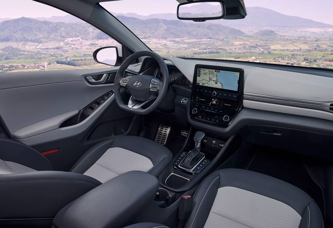 hyundai-ioniq-hybrid-interior