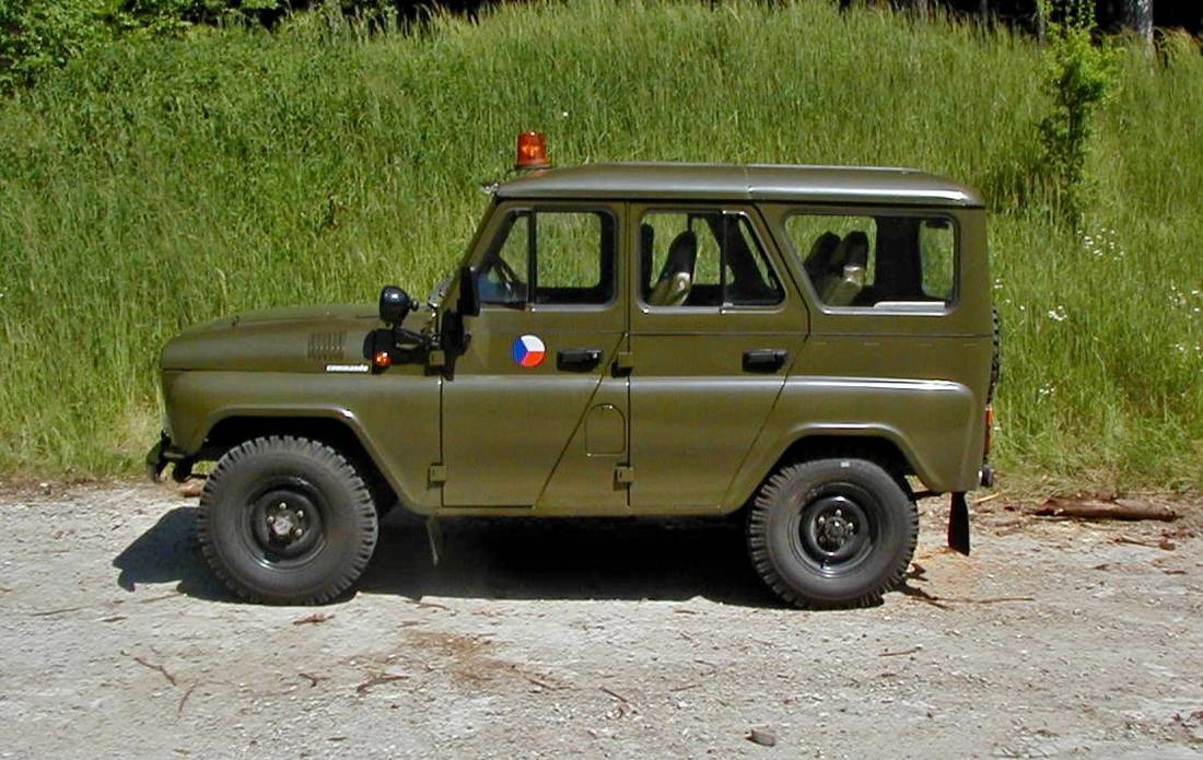 uaz-3151-side