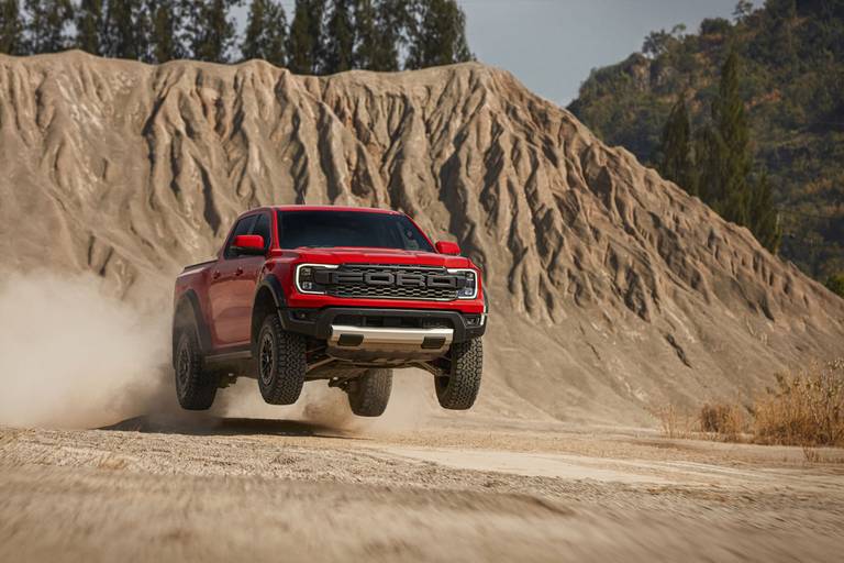  Der Ford Ranger seit 2012 in Deutschland mit zuschaltbarem Allrad schon ab etwas unter 30.000 Euro.