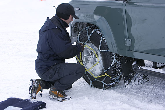Bericht: Mit dem Defender im Schnee - AutoScout24