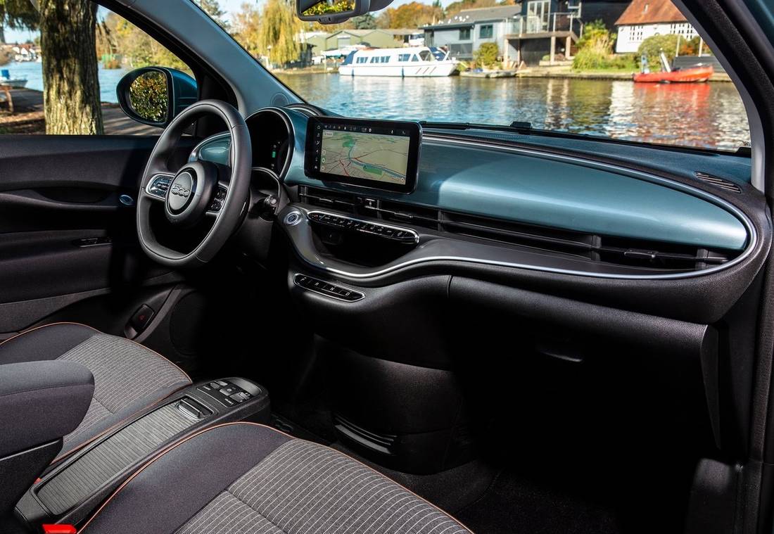 Fiat-500 Cabrio-2021 interior