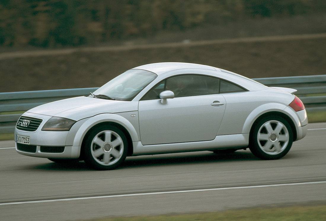 audi-tt-8n-side