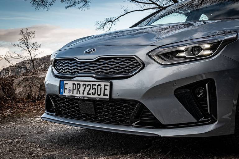 Kia-Ceed-Sportswagon-PHEV-Front