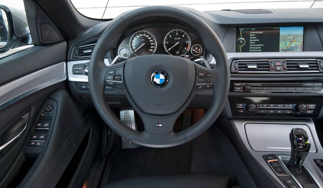 bmw-m550-interior