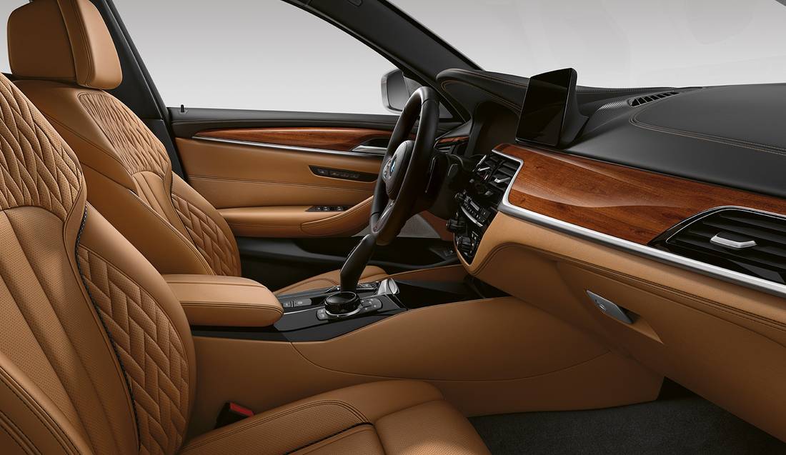 bmw-5-touring-530e-interior