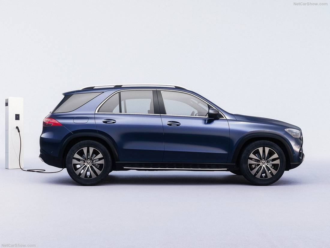 Mercedes-Benz-GLE-2024-1024-02