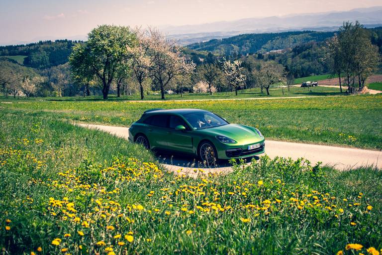 Porsche-Panamera-GTS-Sport-Turismo-drive-side-front