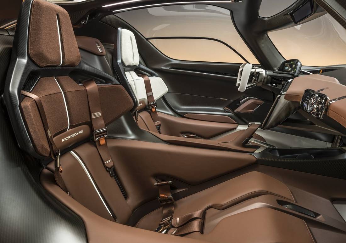 Porsche-Mission X Concept-2023 interior 2