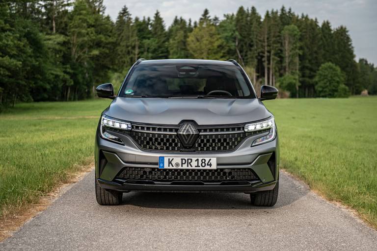  Der Renault Austral probt den eleganten Auftritt. An den eher einfach gezeichneten Vorgänger Kadjar erinnert hier nichts mehr.