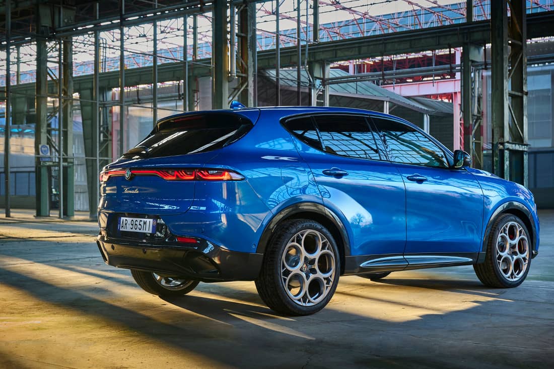  Fünfloch-Felgen zwischen 18 und 19 Zoll unterstreichen den sportlichen Anspruch des Alfa Romeo Tonale.