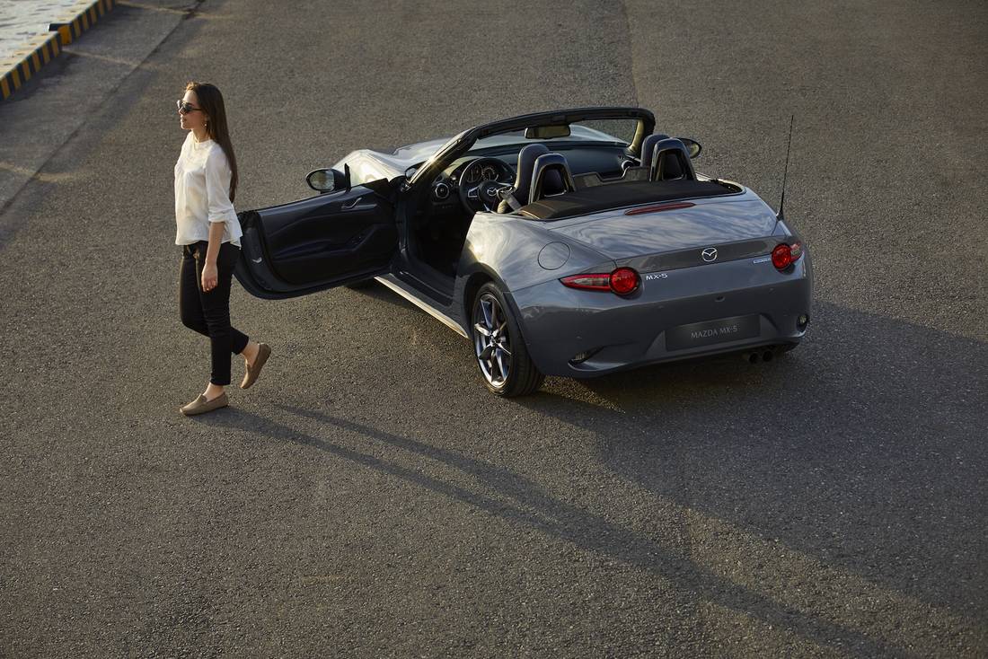 mazda-mx-5-cabrio-back