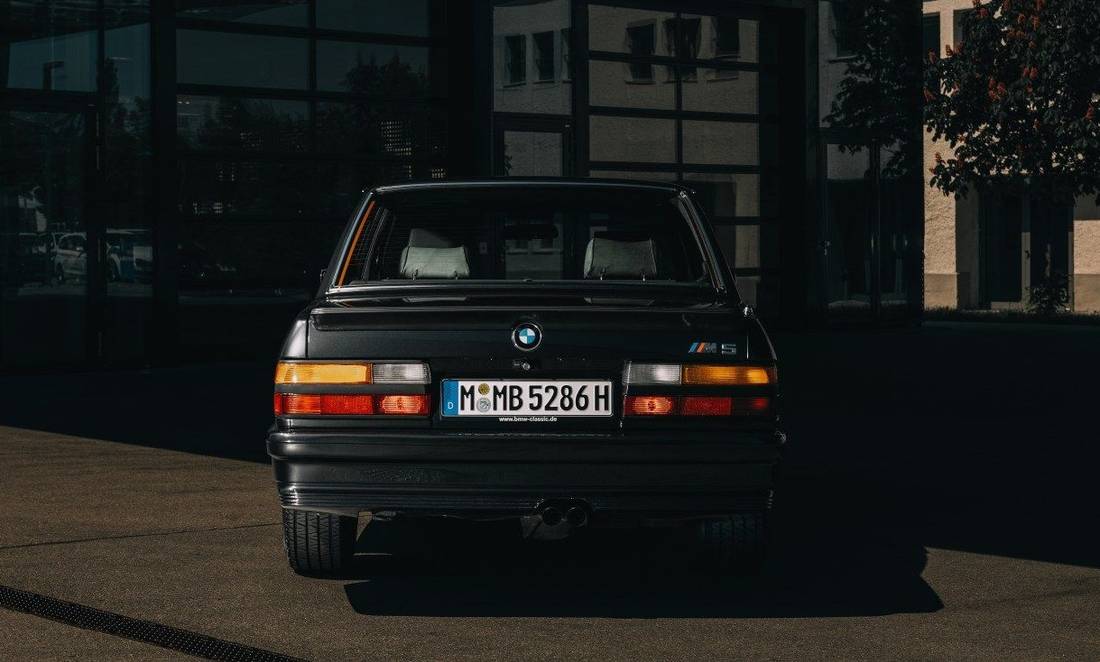 bmw-e28-back