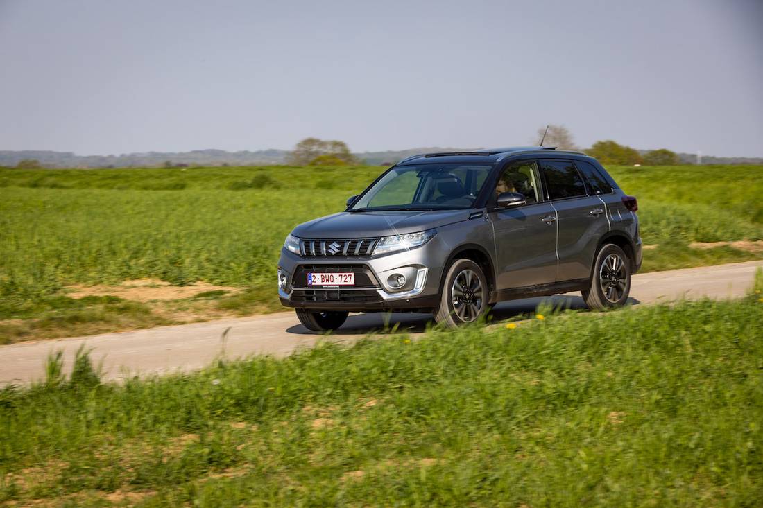 Suzuki Vitara Strong Hybrid (2022) rijdend, vooraanzicht