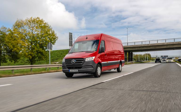 mercedes-benz-esprinter-front