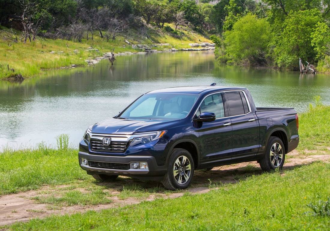 honda-ridgeline-blue-front