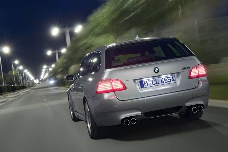 BMW-M5-Touring-2008