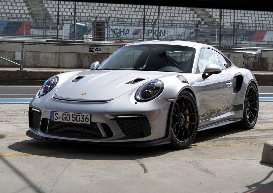 porsche-911-gt3-rs-front